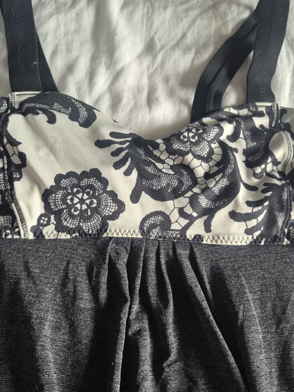 Lululemon Run Backnon Track Tank Lacefolage  Polar Cream Size 8 - Picture 3 of 7
